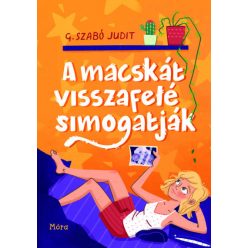 A macskát visszafelé simogatják